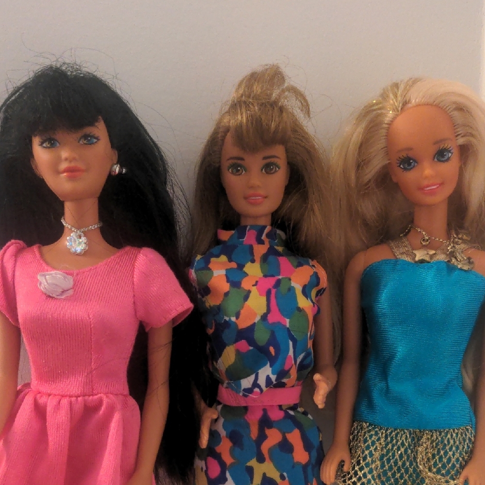 Vintage Barbie Teresa, Kira And Barbie Lot